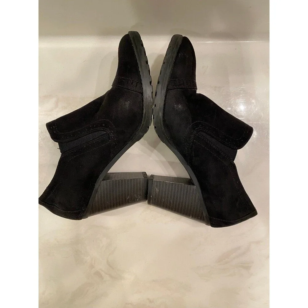 White Mountain Black Faux Suede Women’s‎ Size 10 M Bootie like Slip on Heels